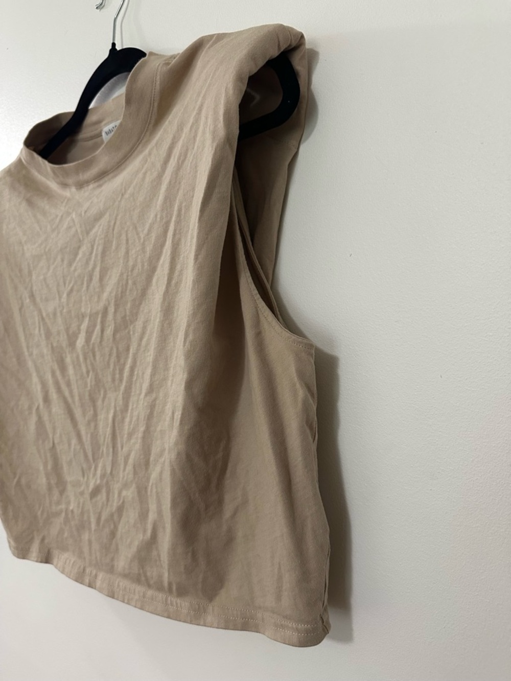 Aritzia BABATON Beige Tan Cotton Jersey Shoulder Pad Cropped T-Shirt Sz Medium - Picture 6 of 9